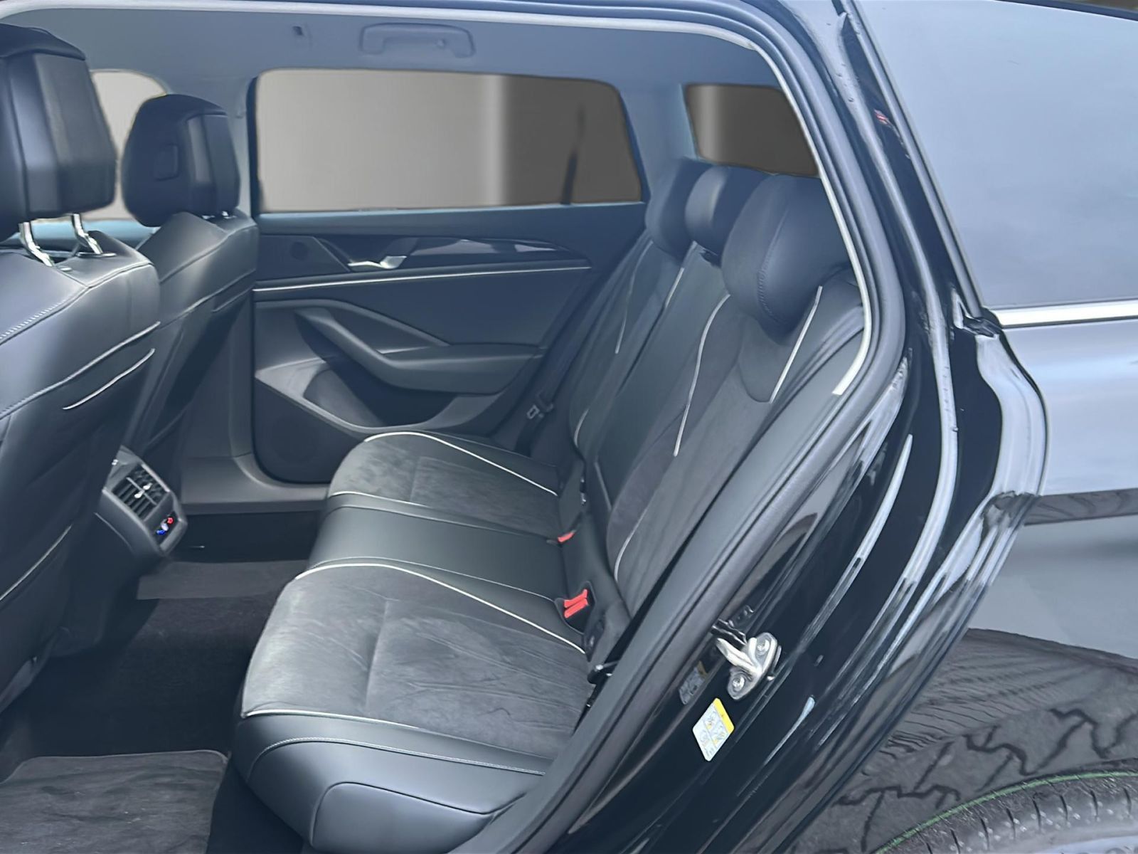 Volkswagen Passat Variant - Bild 16
