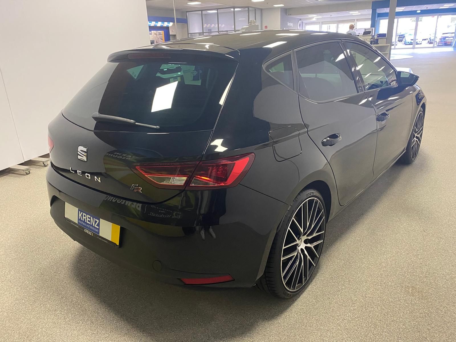 Fahrzeugabbildung SEAT Leon FR 2.0 TDI 184PS+APP+19"+NAVI+SHZ+LED+PDC++