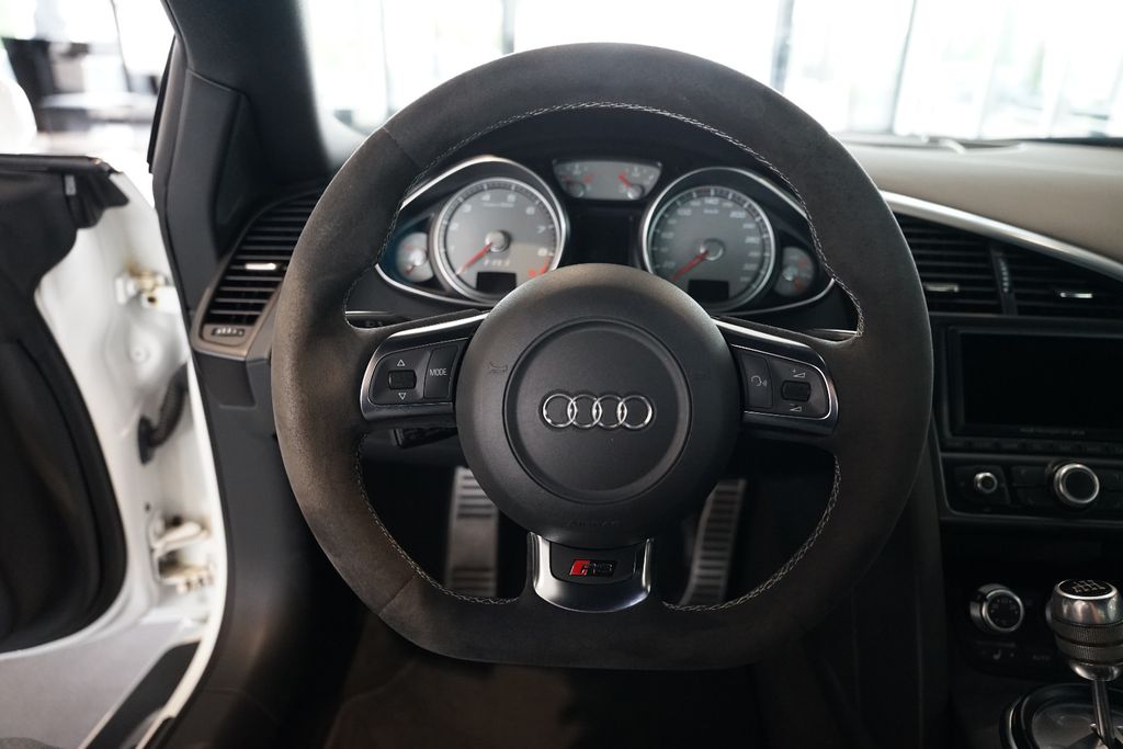 AUDI R8 Coupe 4.2 FSI quattro | Manual transmission AUDI R8 Coupe 4.2 FSI quattro | Manual transmission