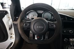 AUDI R8 Coupe 4.2 FSI quattro | Manual transmission AUDI R8 Coupe 4.2 FSI quattro | Manual transmission