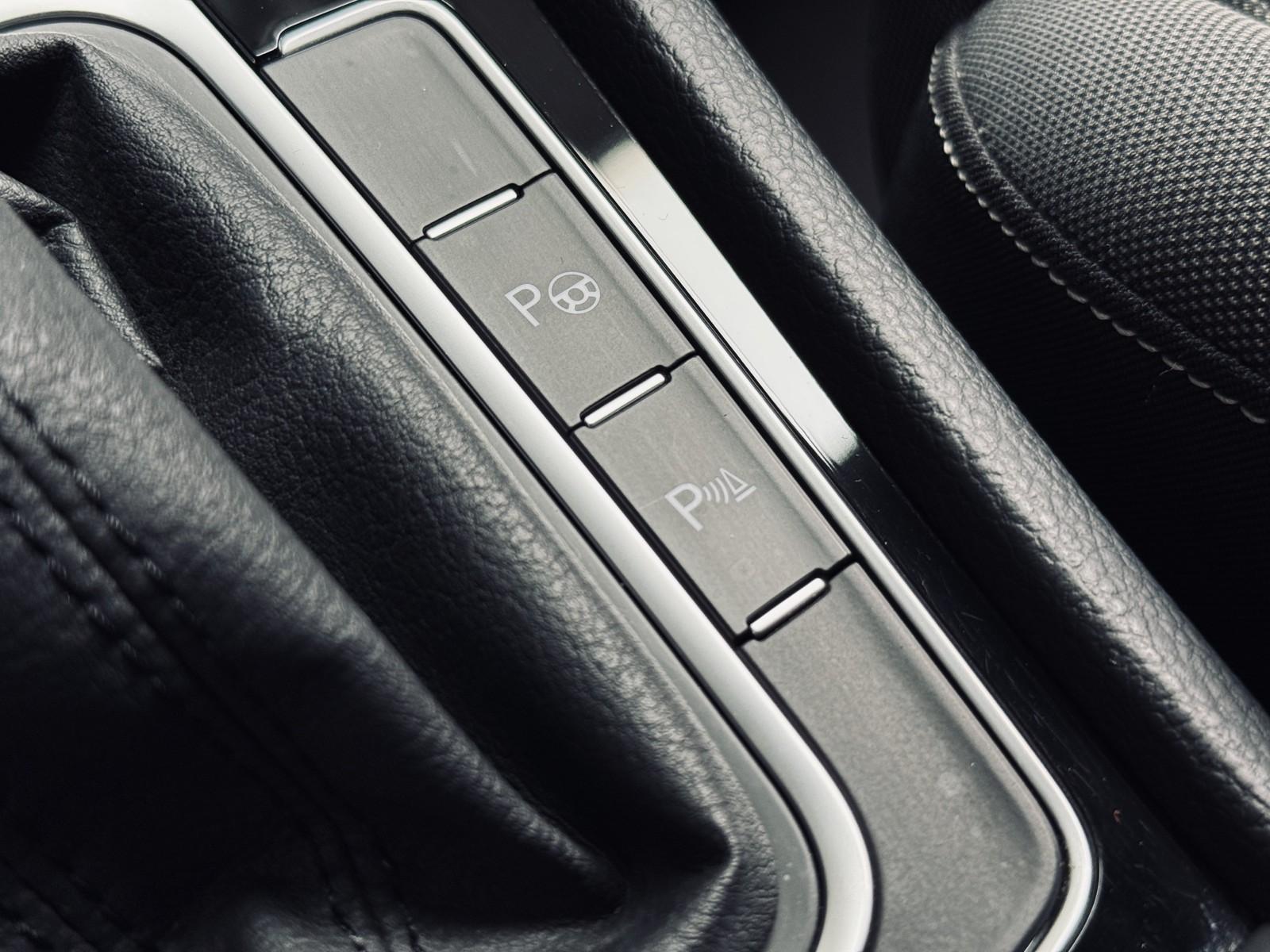 Volkswagen Golf Variant Highline Automatik |AHK|NAVI|KAMER|