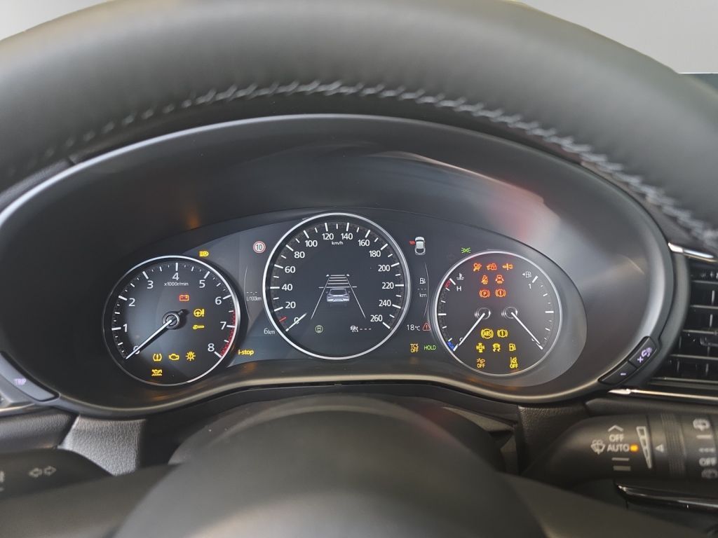 MAZDA CX-30 HOMURA 2.5G 140PS Navi Kamera LED-Licht MAZDA CX-30 HOMURA 2.5G 140PS Navi Kamera LED-Licht