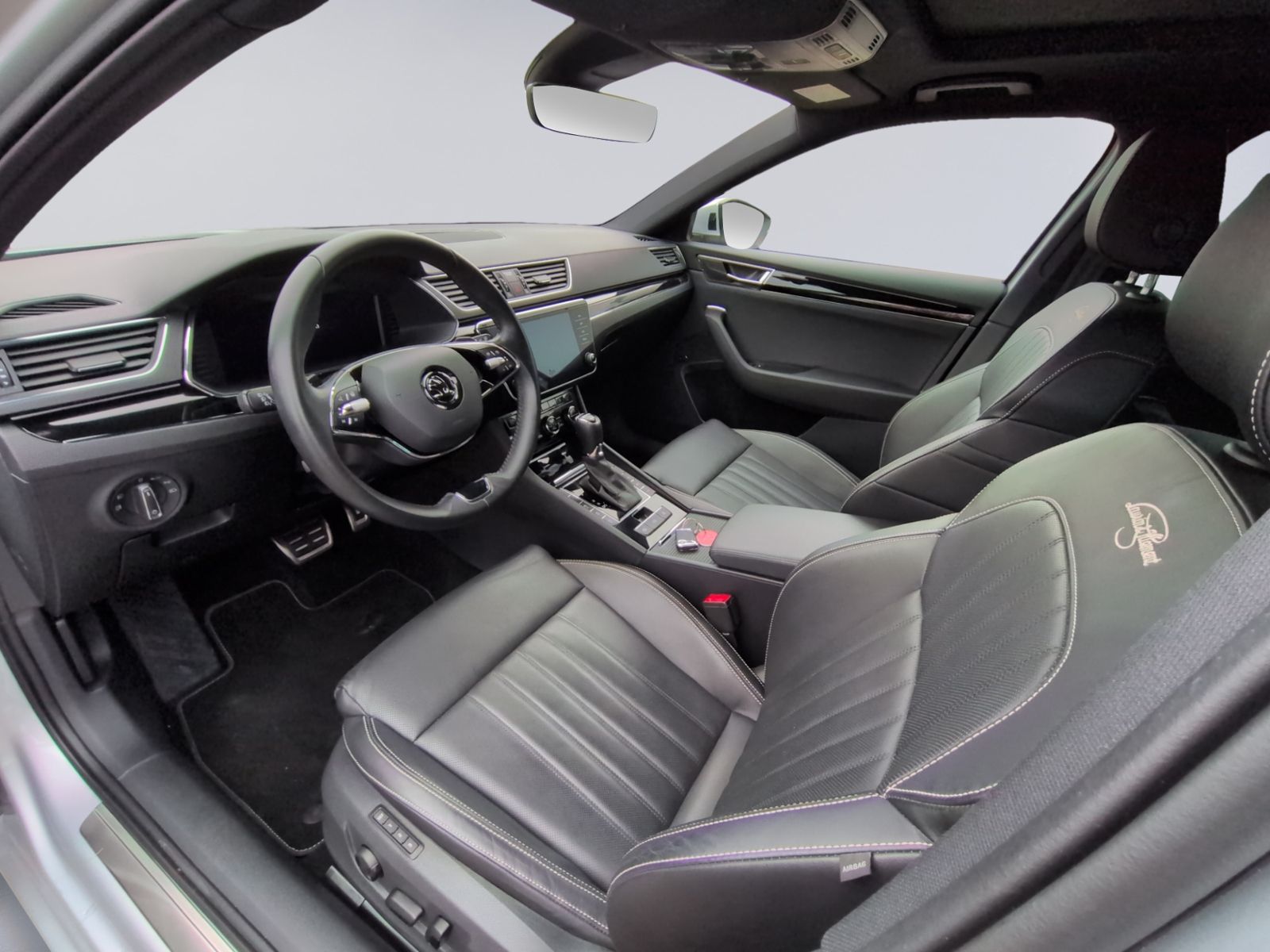 Superb Combi 2.0 TSI DSG 4x4 L&K STHZ+AHK