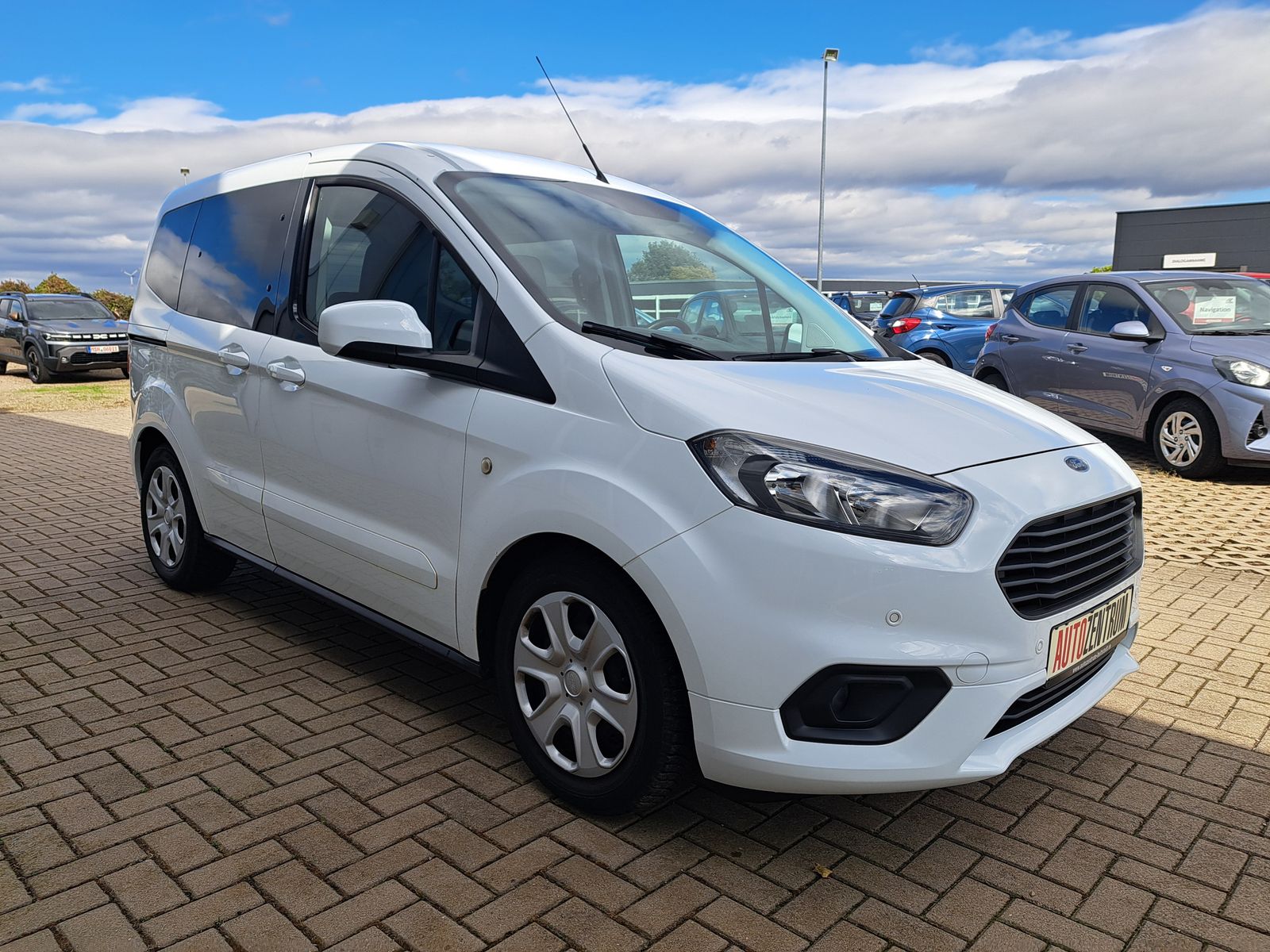 Fahrzeugabbildung Ford Tourneo Courier Trend 1.5 TDCI NAVI WINTERPAKET
