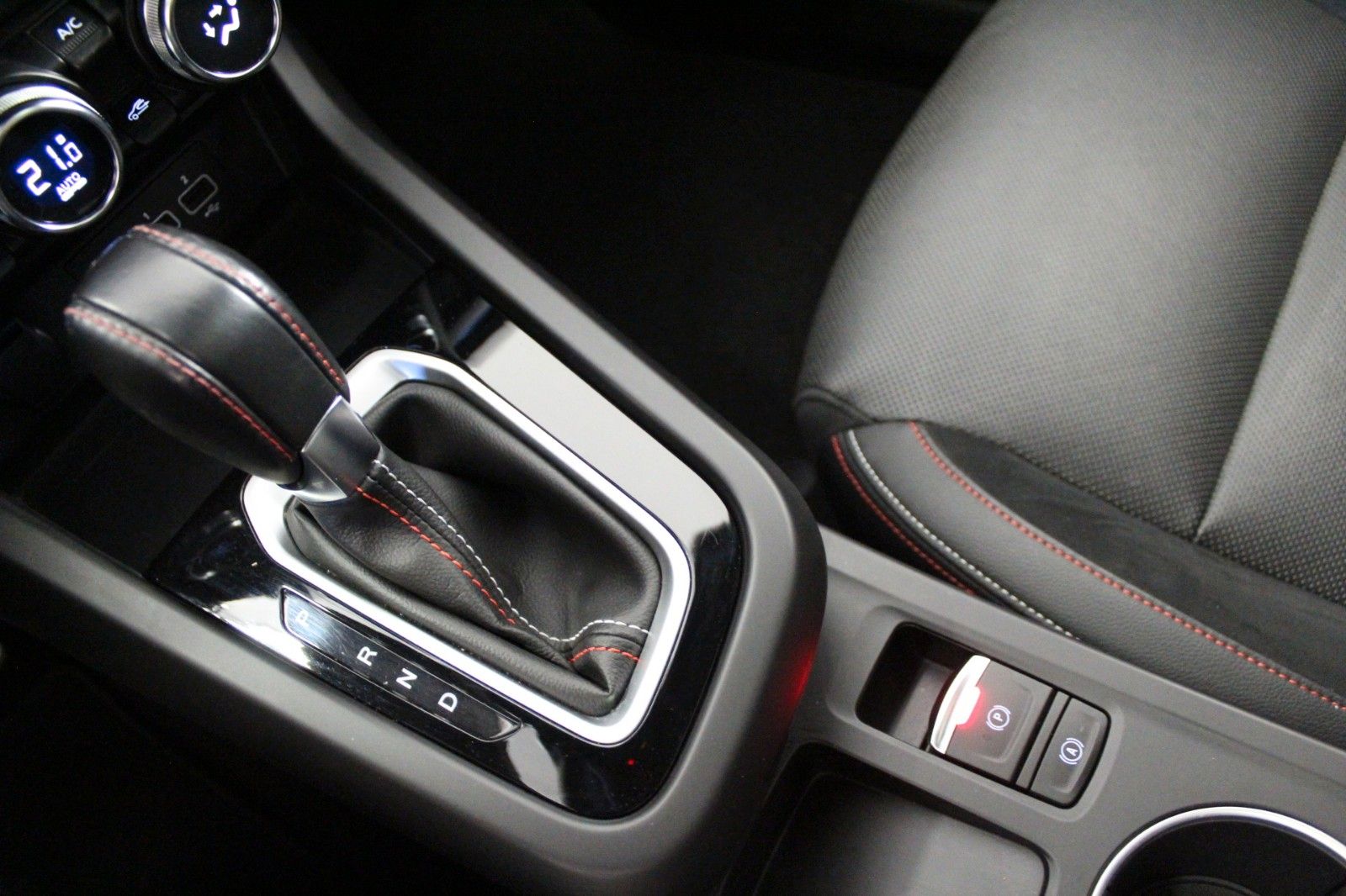 Fahrzeugabbildung Renault Arkana Mild Hybrid 160 EDC R.S. Line*Leder*