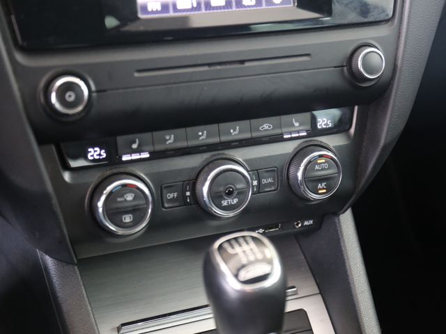 Skoda Octavia COMBI EDITION XENON PDC ANHÄNGERKUPPLUNG