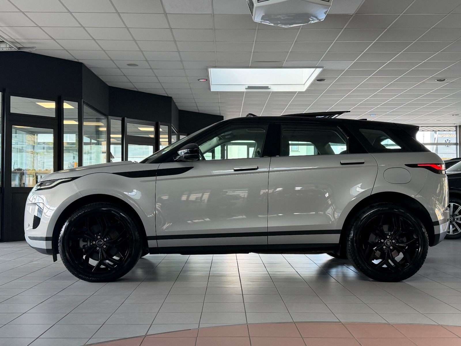 Fahrzeugabbildung Land Rover Range Rover Evoque SE Hybrid /PANO/MERIDIAN/