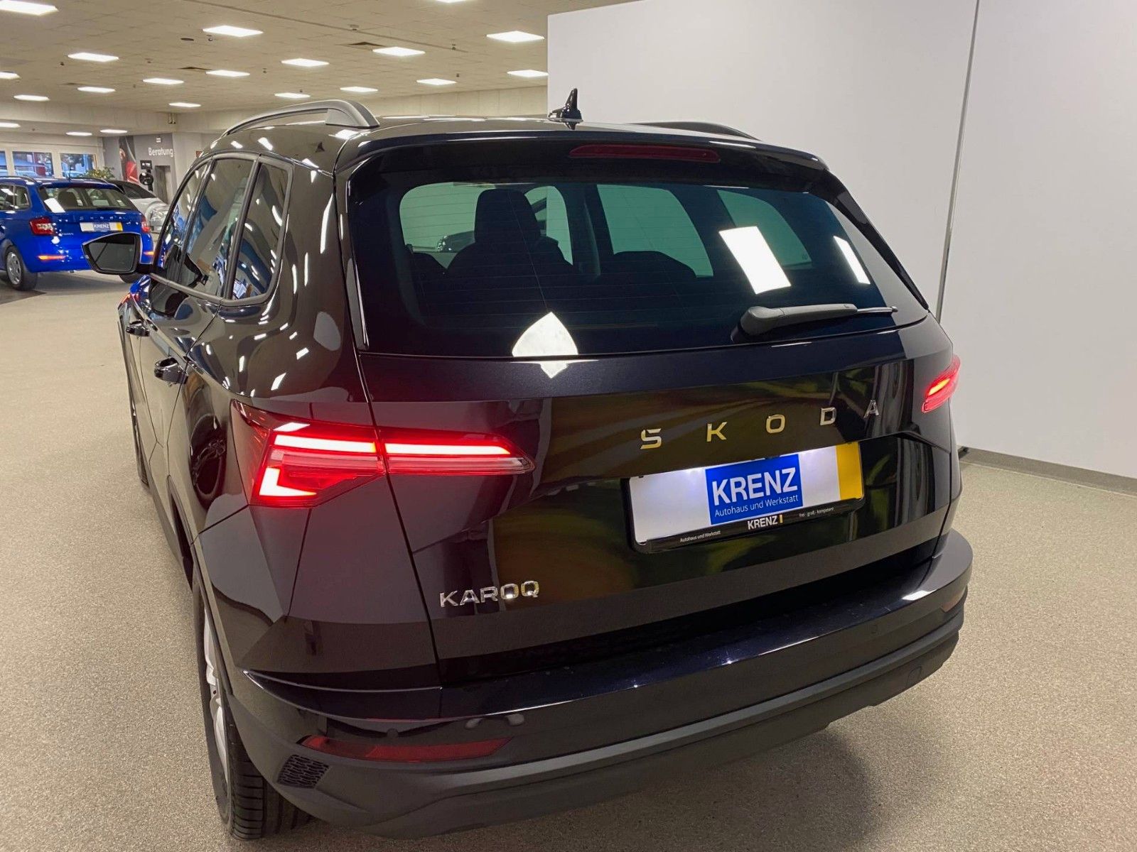 Fahrzeugabbildung SKODA Karoq 1.5 TSI DSG Selection+AHK+KAMERA+16"ALU+BC