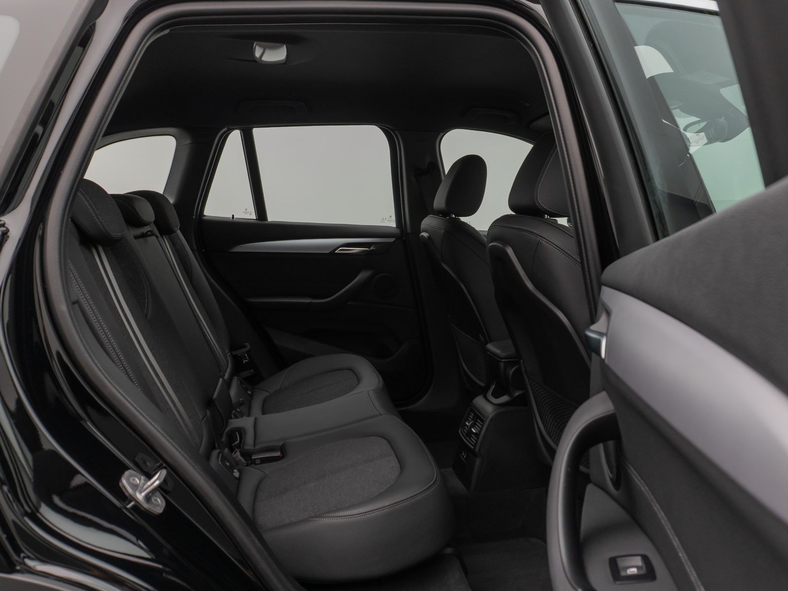 Fahrzeugabbildung BMW X1 sD18d Parkassist DAB Navi DrivAssis PDC Sport