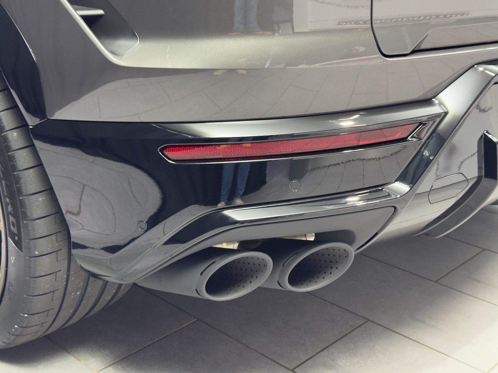 Fahrzeugabbildung Lamborghini URUS SE|BANG/OLUFSEN|PANO|MY25|BLANCO COC