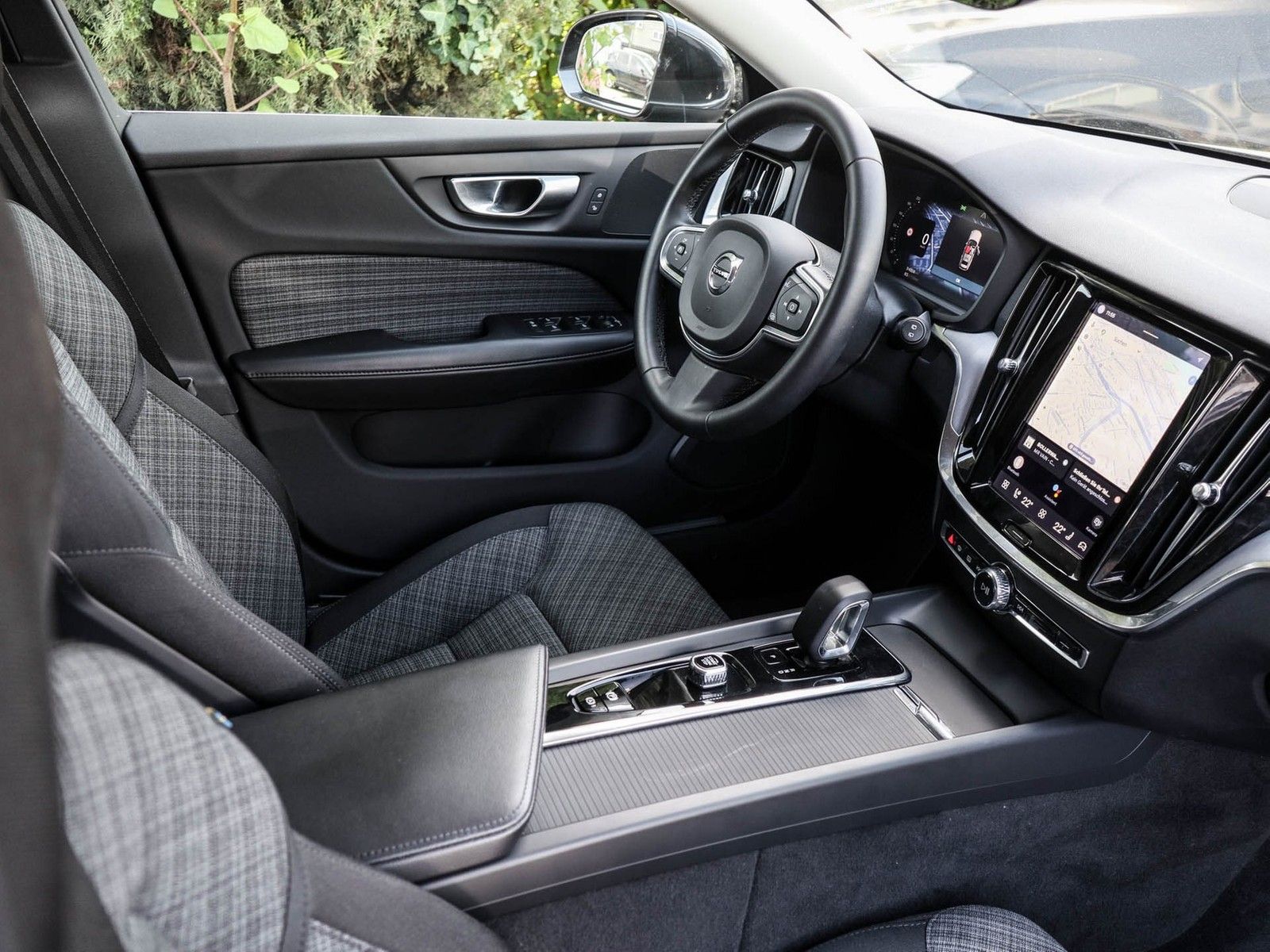Volvo V60 B3 Benzin Core Aut. Navi*PDC*LED imagem 3