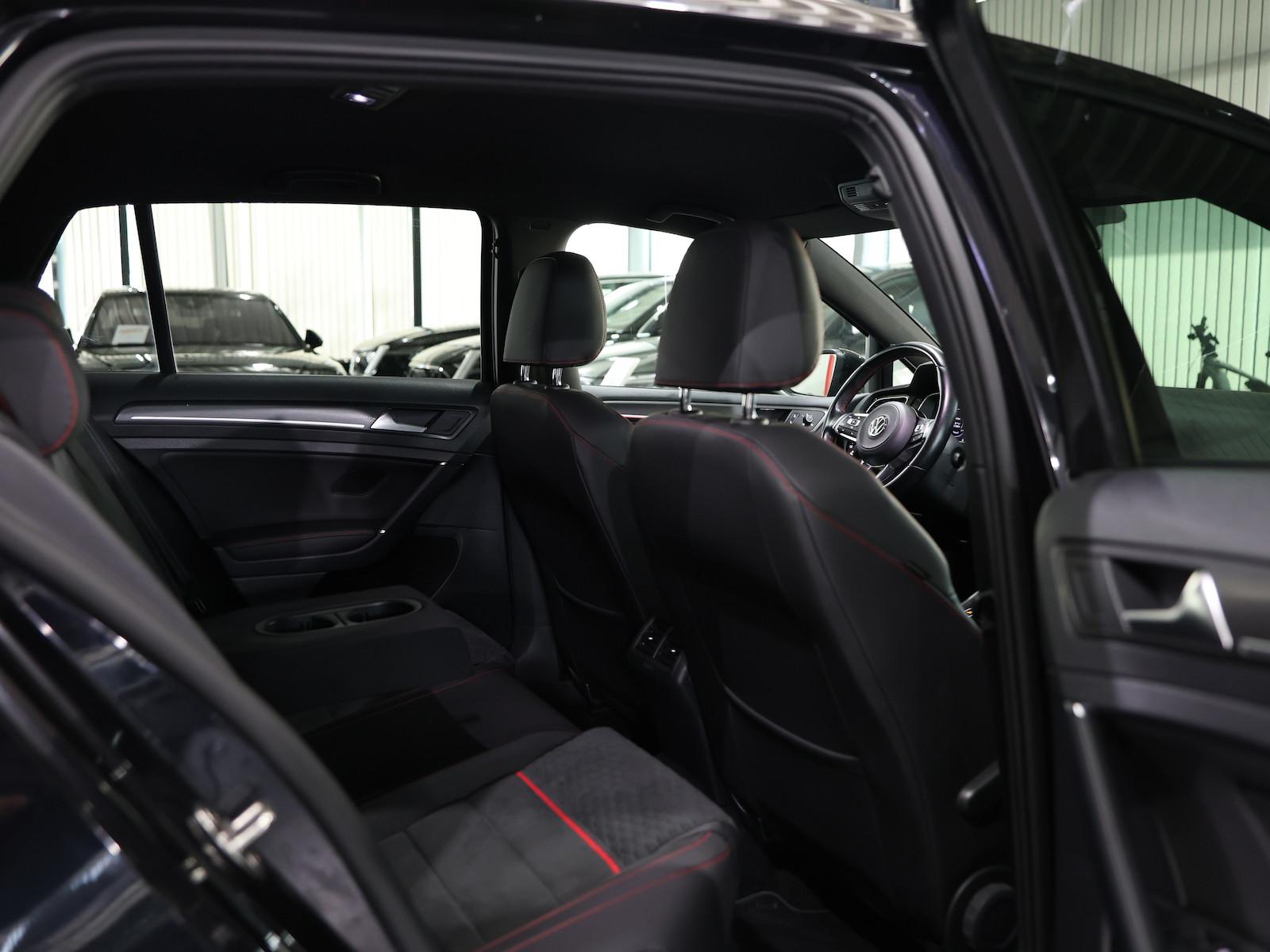 Volkswagen Golf GTI VII 2.0 TSI DSG PERFORMANCE / LED,LEDER