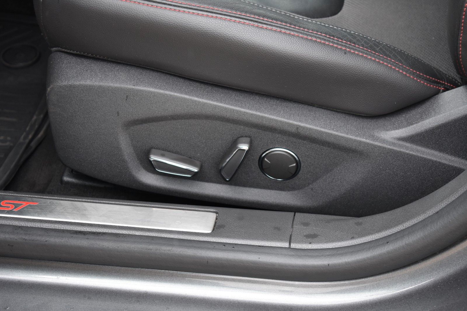 Fahrzeugabbildung Ford Mondeo Turnier ST-Line Automatik Kamera Navi