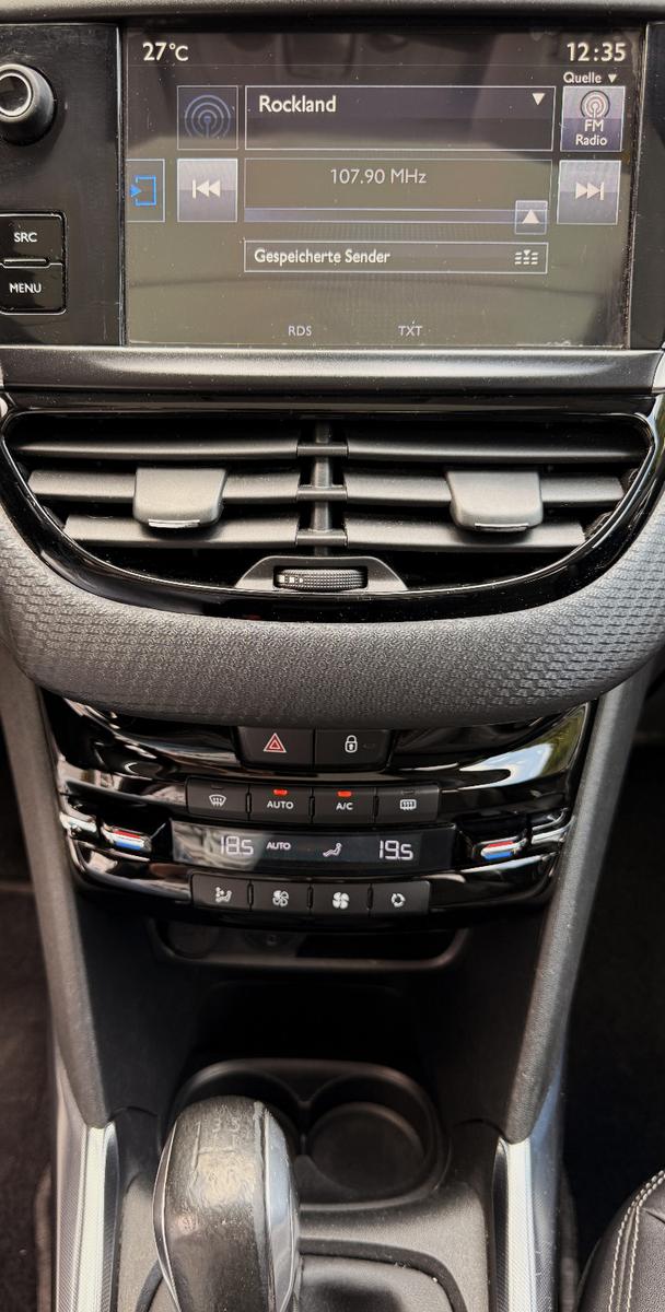 Peugeot 2008 Allure Klimaautomatik, Navi, Panoramadach