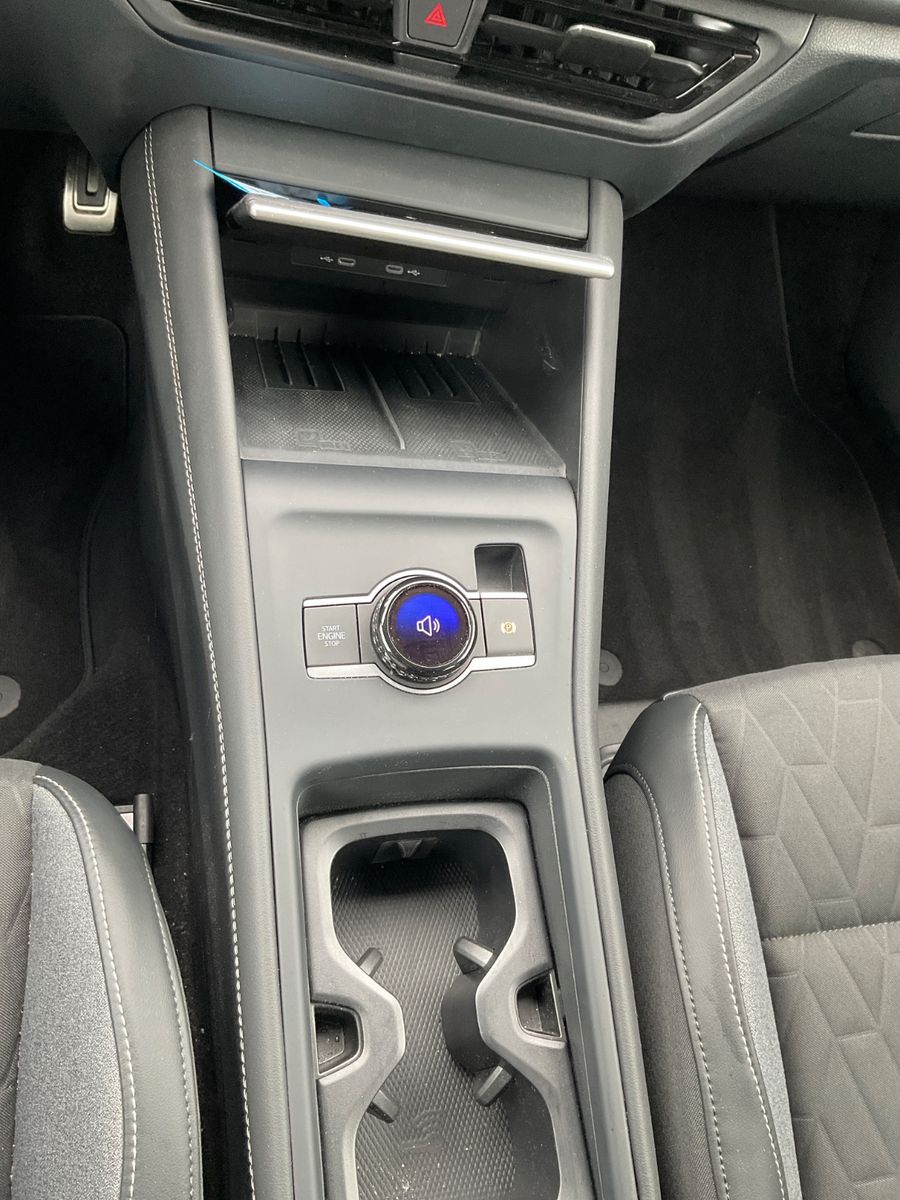 Fahrzeugabbildung Volkswagen Tiguan 1.5 eTSI DSG GOAL,AHK,Kamera,Navi,ACC