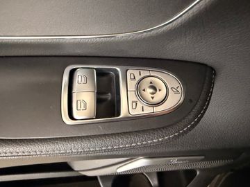 Mercedes V 220 - 12