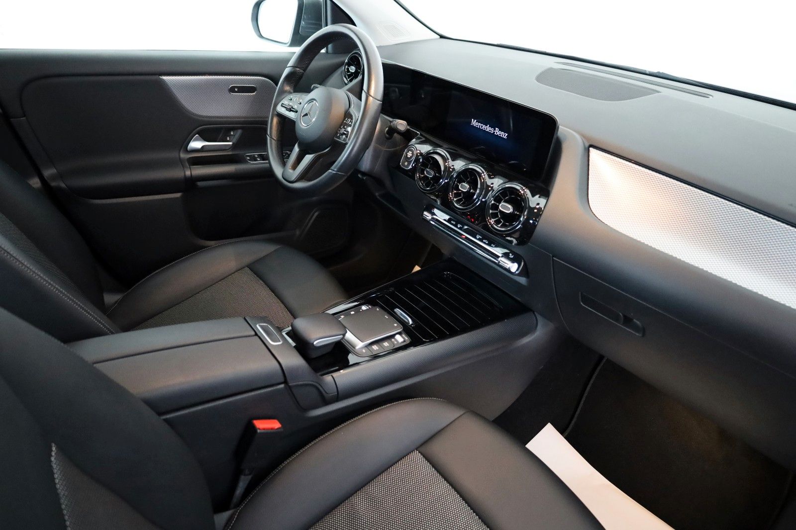 Fahrzeugabbildung Mercedes-Benz GLA 200 T.Leder,Navi,LED,SH,PDC,Kamera,ParkPaket