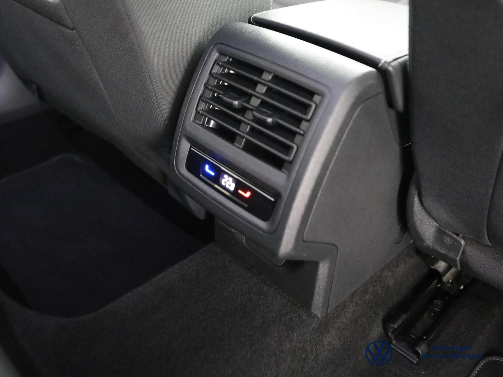 Volkswagen Golf VIII Variant 1.0eTSI Active DSG+HUD+RFK+ACC, миниатюра 12