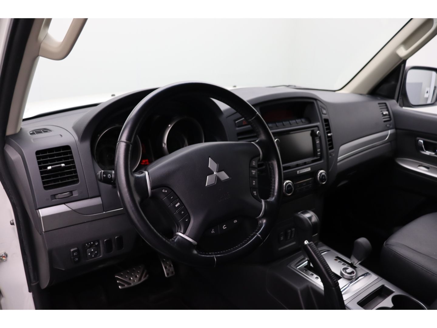 Fahrzeugabbildung Mitsubishi Pajero 3.2 DI-D Edition 30 7-Sitzer