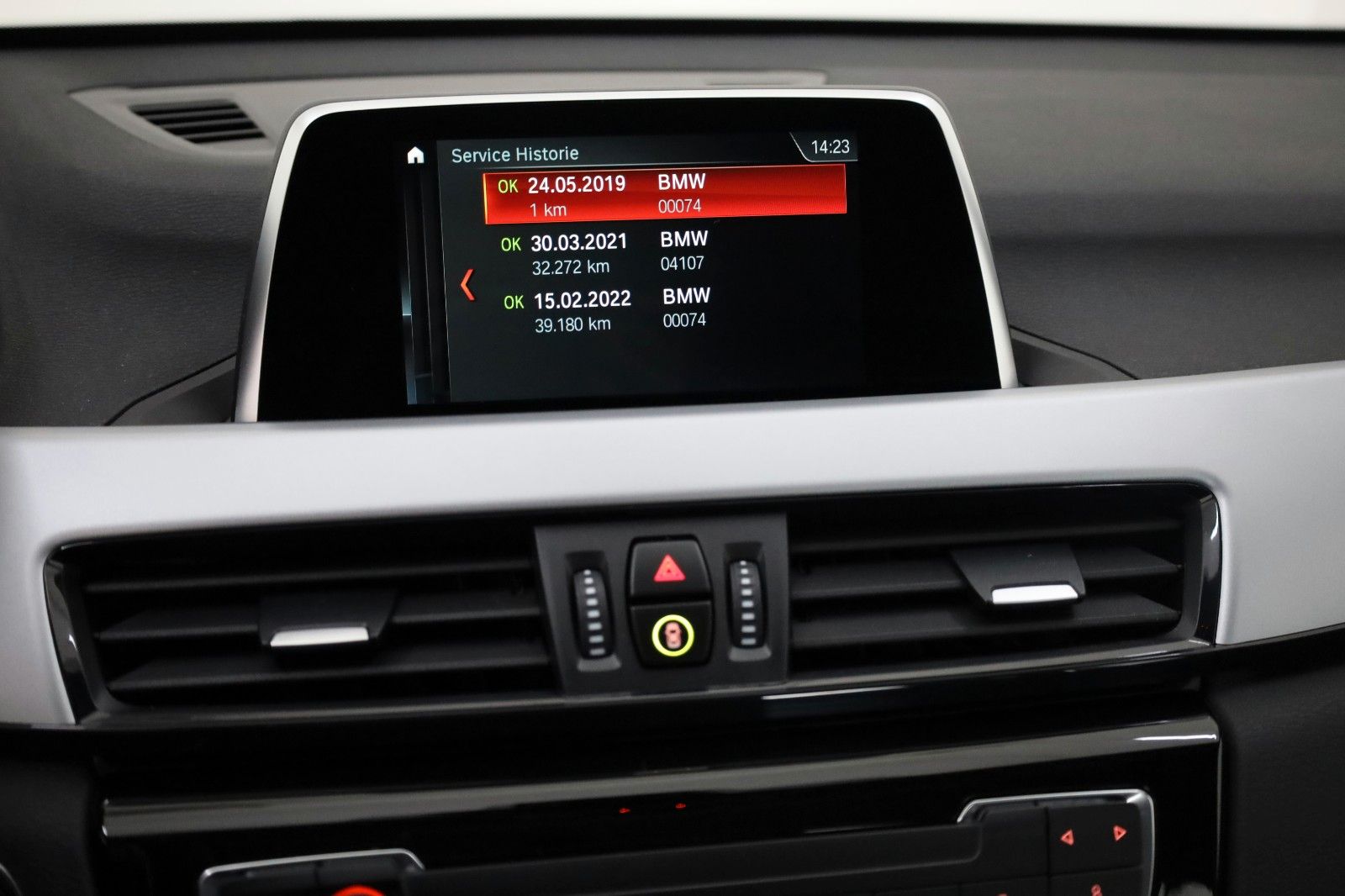 Fahrzeugabbildung BMW X1 xDrive 18dA Navi,SH,PDC,SR+WR