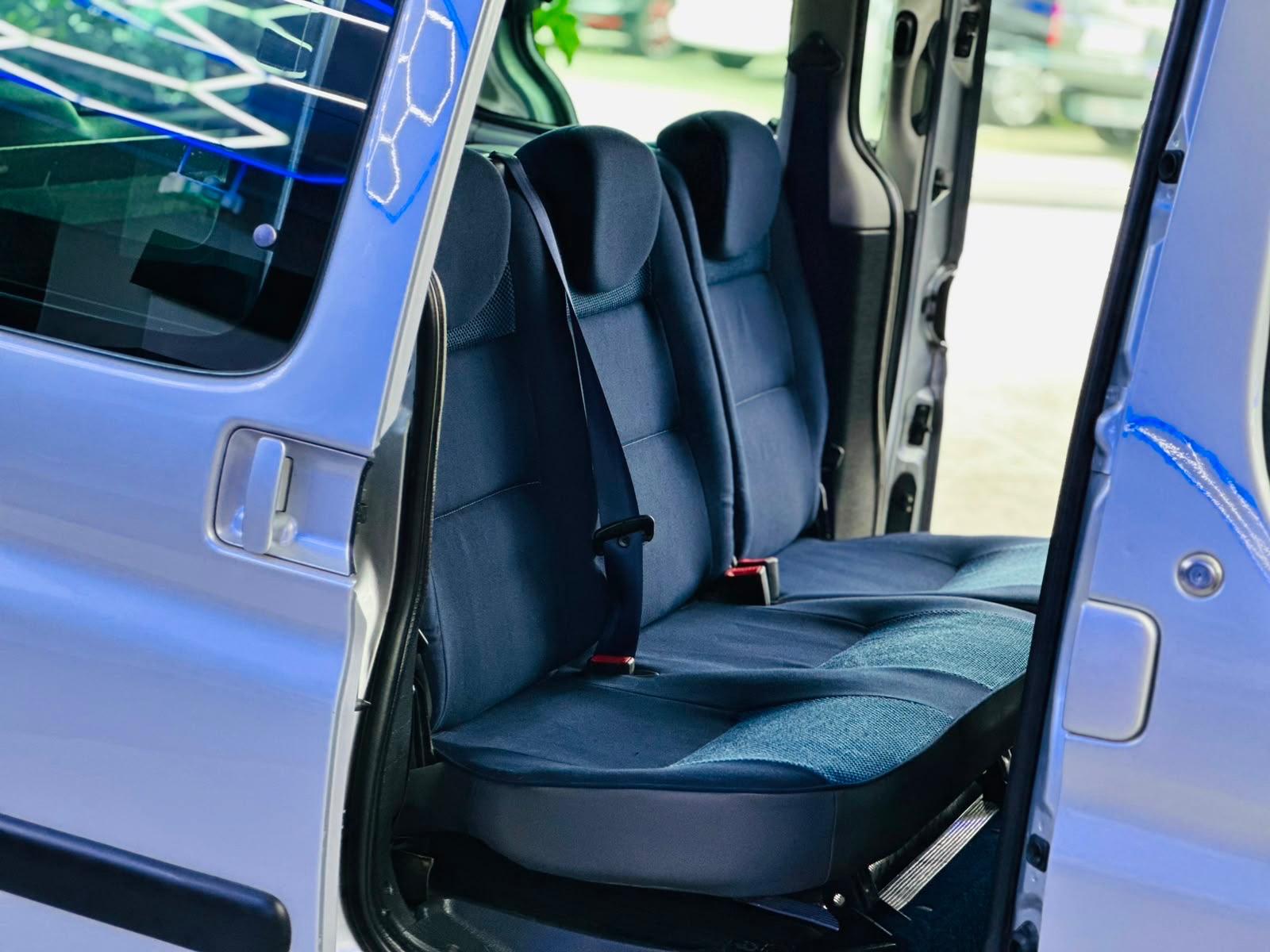 Citroën Berlingo-Schwneksitz-Behindertengerecht-Rampe