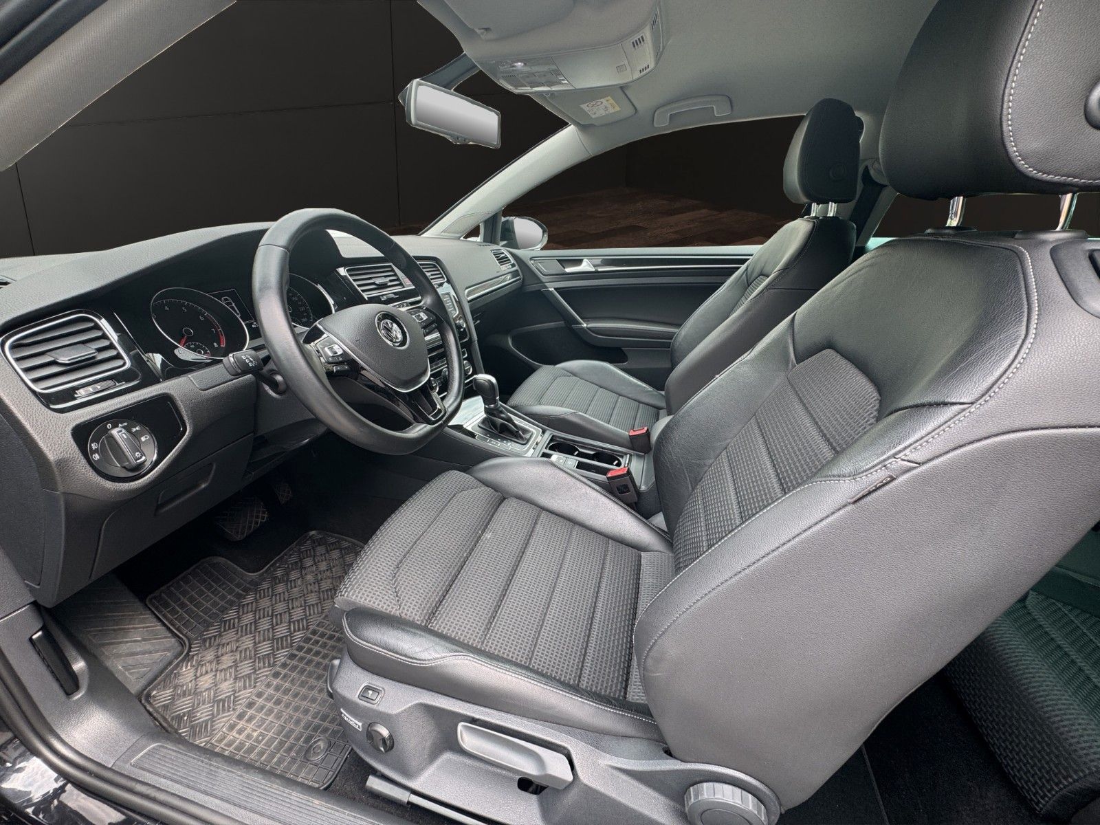 Fahrzeugabbildung Volkswagen Golf VII Lim. Highline BMT Automatik/Navi/Kamara
