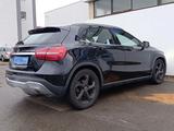 Mercedes-Benz GLA180 Urban Navi LED PDC Teilleder - schwarze Mercedes-Benz GLA 180