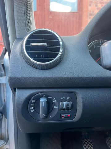 Audi A3 2.0 FSI Ambiente*SERVO DEFEKT* Bild 11