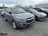 Hyundai ix35 2.0 CRDi Xenon, Navi & P-Dach 4WD Aut. - Hyundai ix35: X