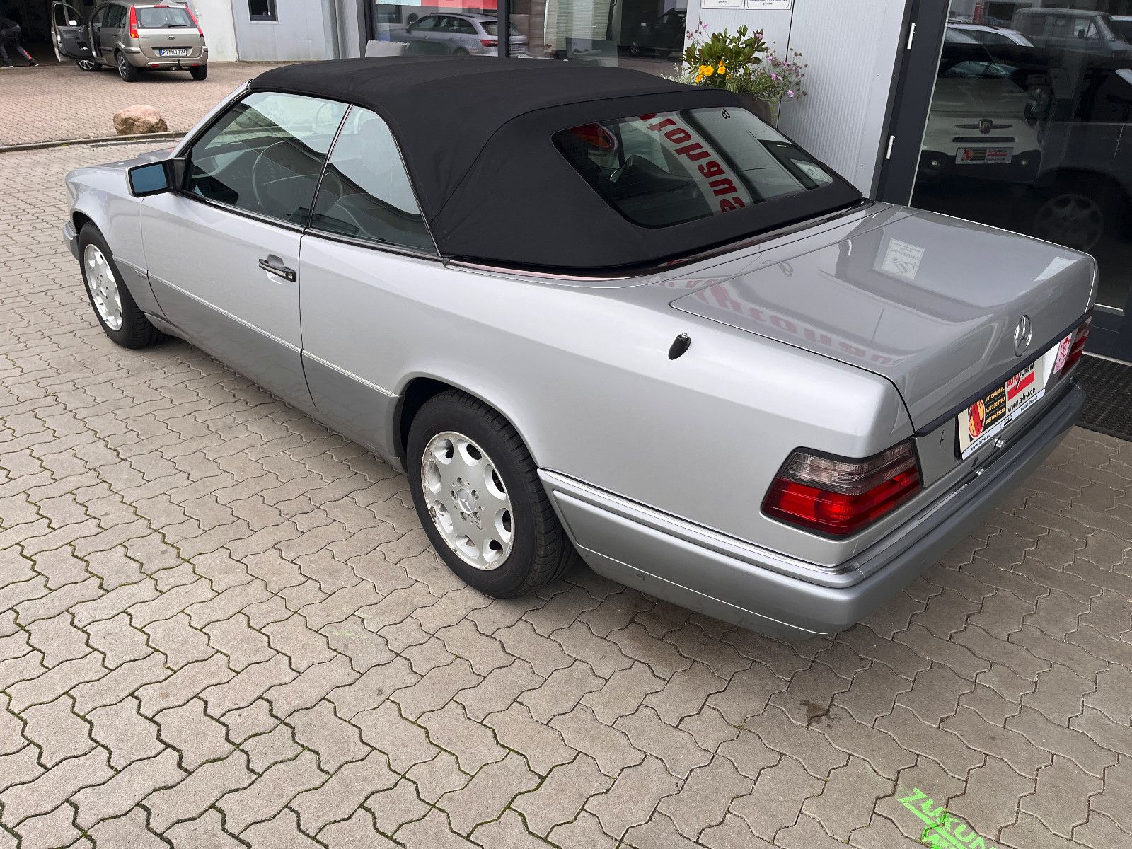Fahrzeugabbildung Mercedes-Benz E 230