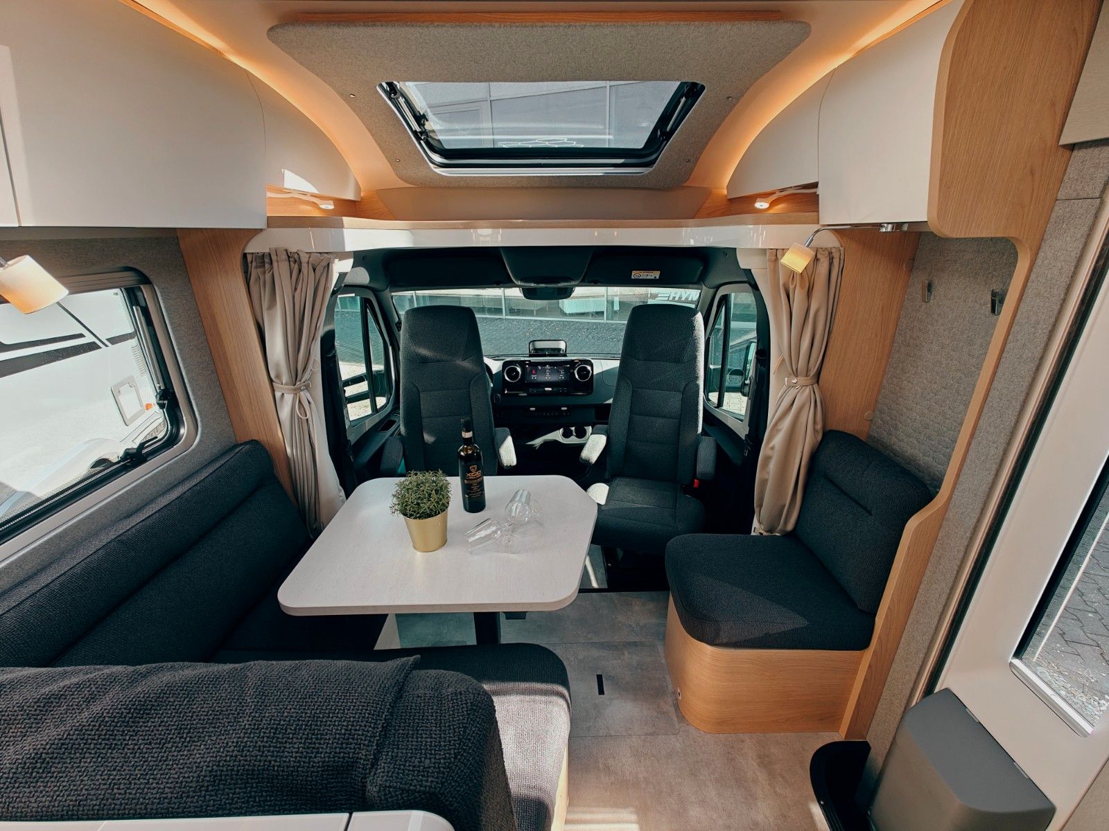 Fahrzeugabbildung HYMER / ERIBA / HYMERCAR B - KLASSE ML T 780 BLACKLINE