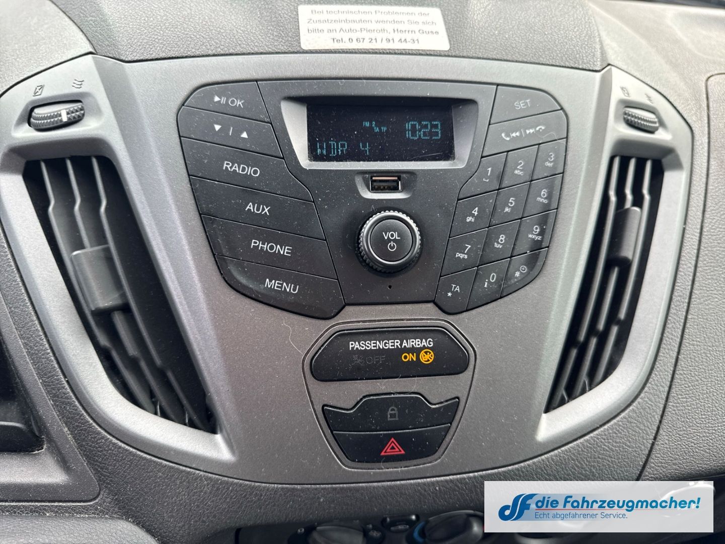 Fahrzeugabbildung Ford Transit Custom Kombi 300 L1 2.2 TDCi *1481