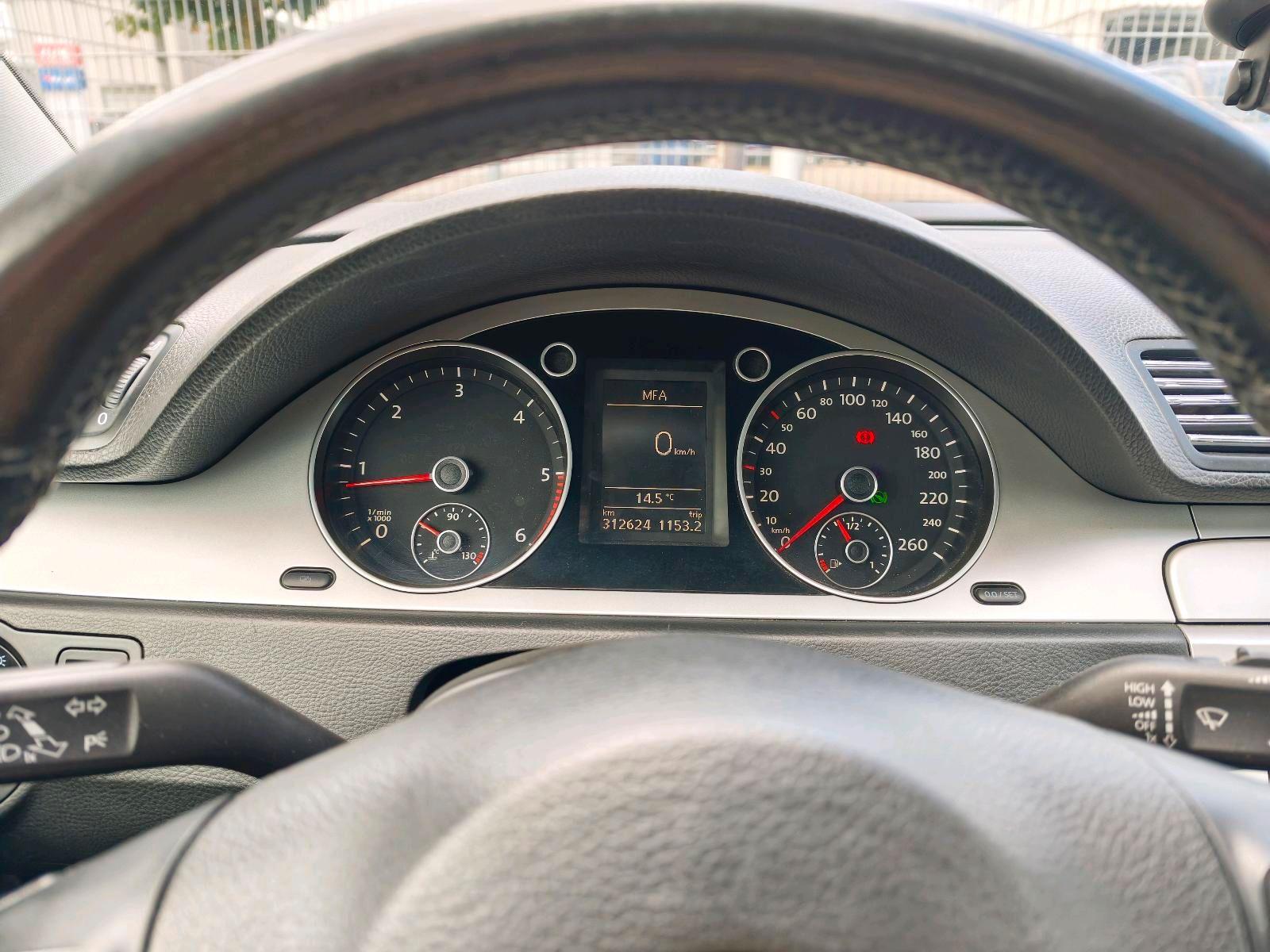 Volkswagen Passat 2010 — photo 8