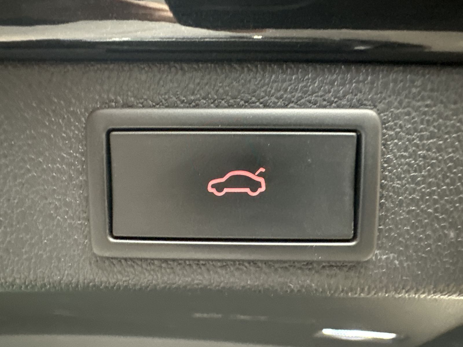 Fahrzeugabbildung SKODA Superb Combi 1.4 TSI iV DSG Sport NAV+LED+AHK+SH