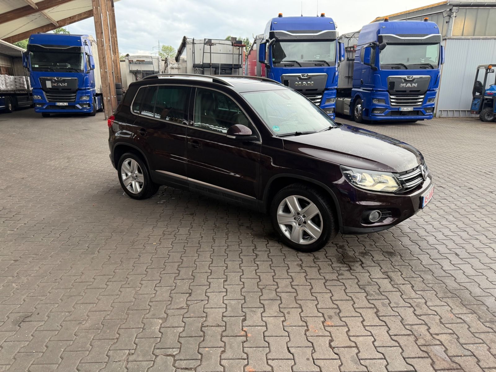 Volkswagen Tiguan - 1