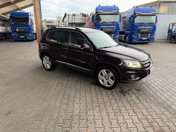 Volkswagen Tiguan - 1