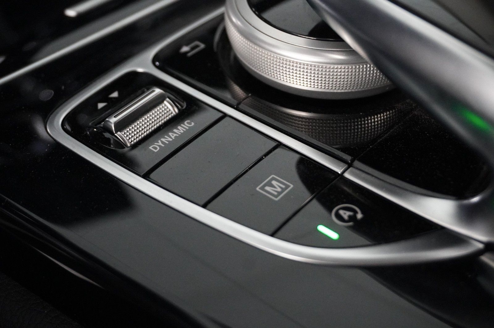 Fahrzeugabbildung Mercedes-Benz GLC 220D EXCLUSIVE 4-MATIC NAVI/LED/SHZ/TEMP/AHK