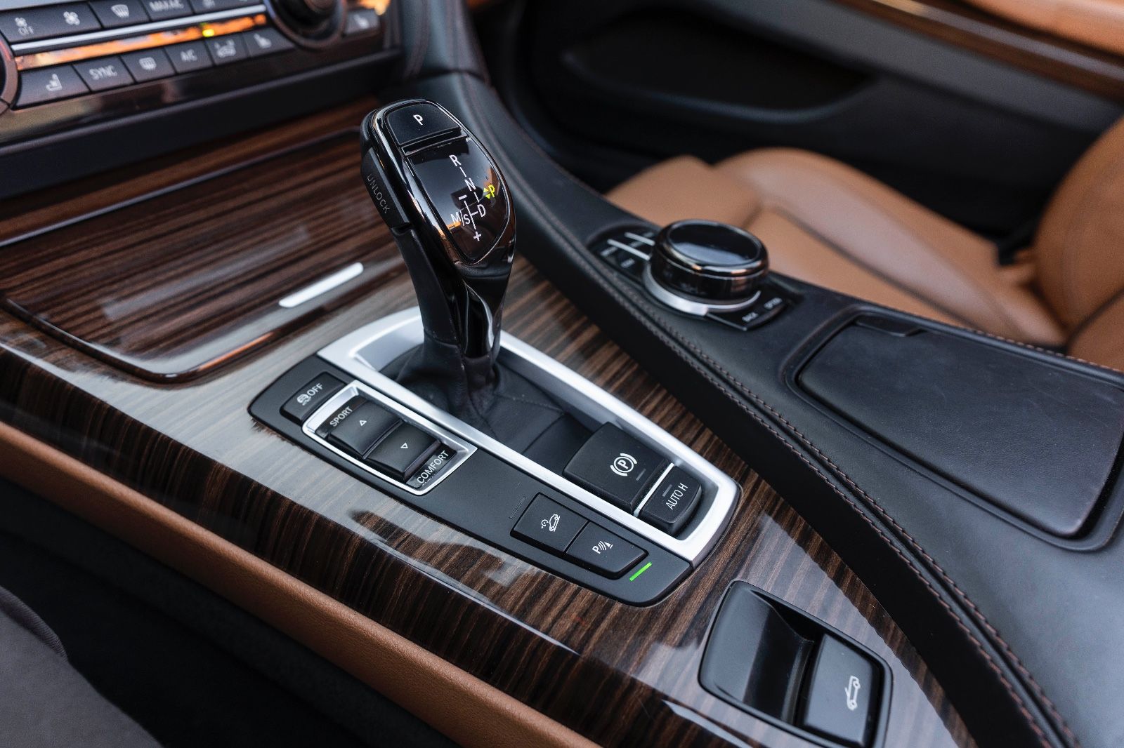 Fahrzeugabbildung BMW 650i xDrive Cabrio H&K LED CARPLAY NAV KAM ACC