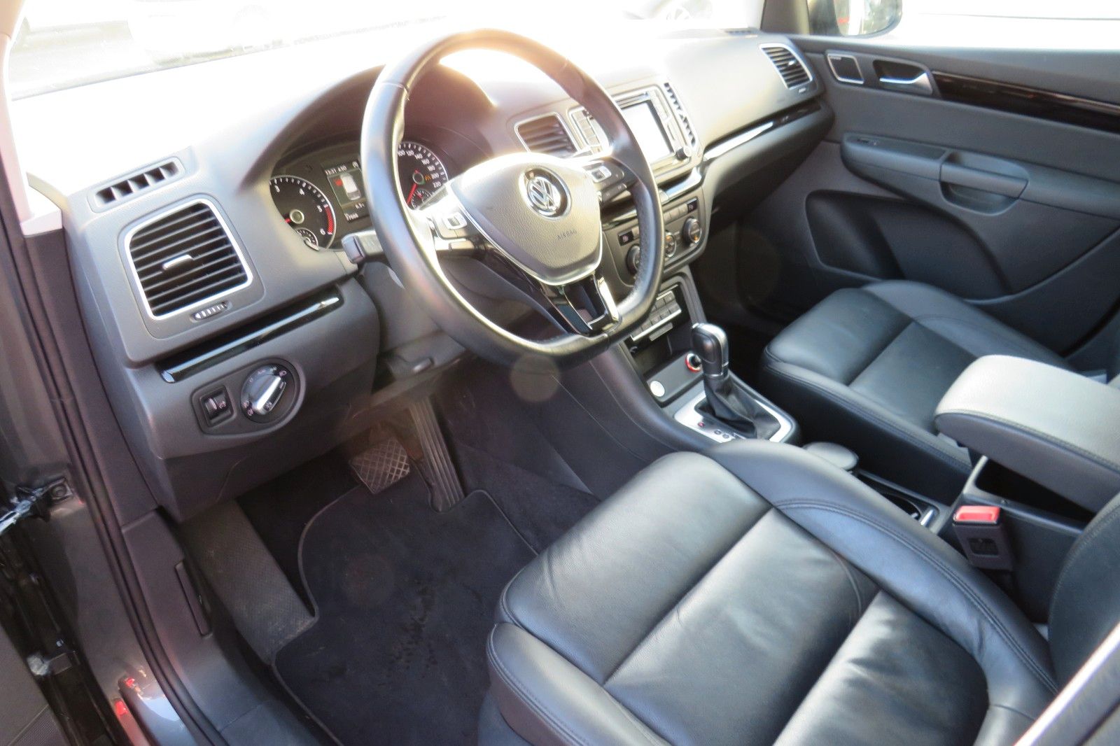 Fahrzeugabbildung Volkswagen Sharan Highline TDI DSG 7-S XENON ACC AHK "VOLL"