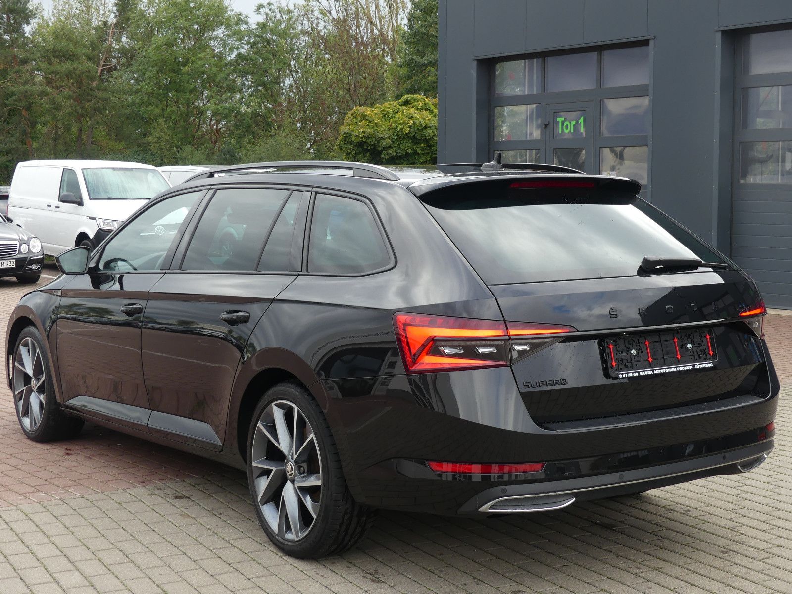 Fahrzeugabbildung SKODA Superb Combi Sportline 2,0 TDI DSG