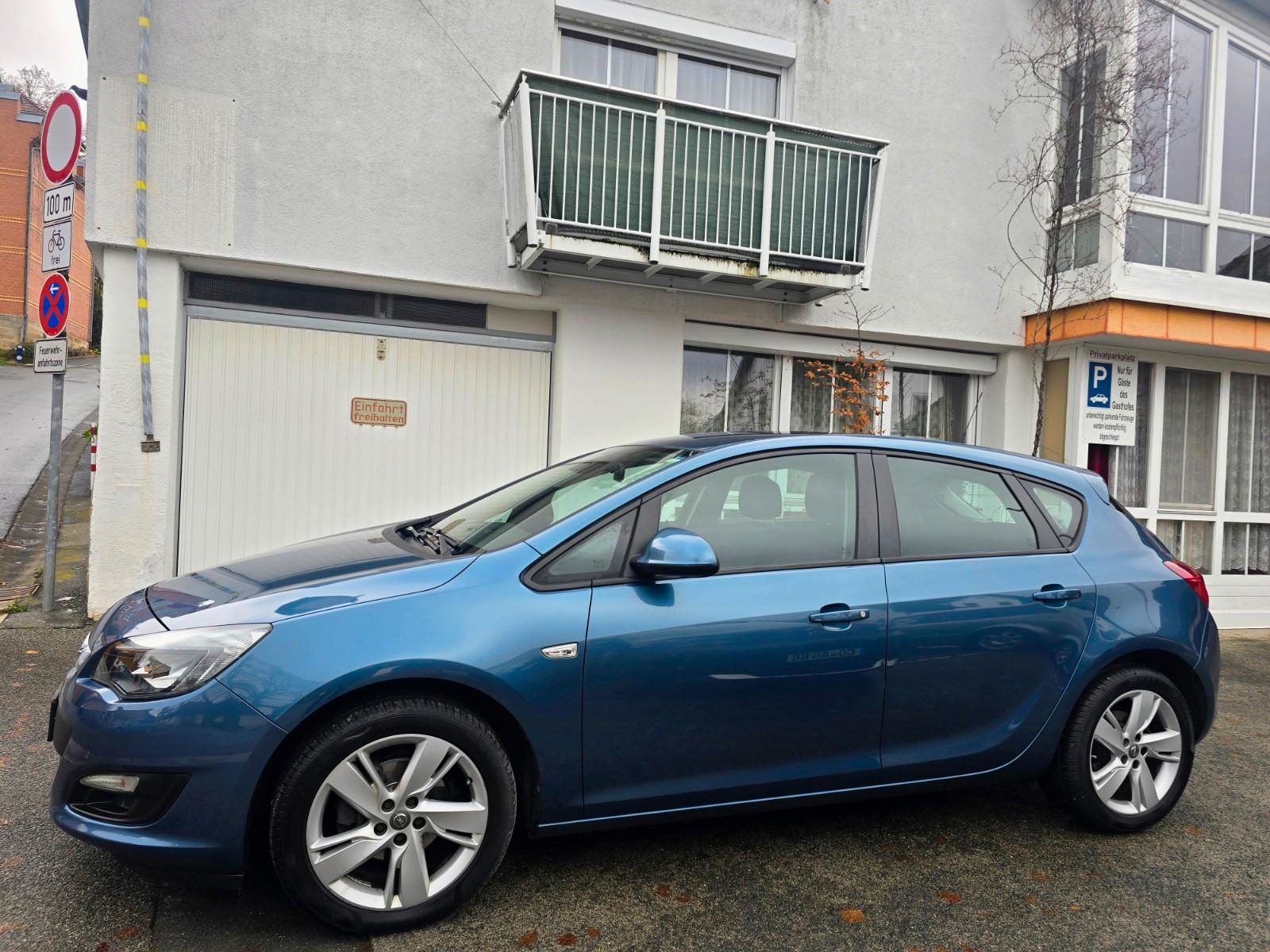 Opel Astra J Lim. 5-trg. Style *Teilleder*Gepflegt*