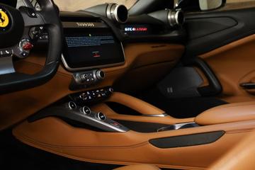 صورة مصغرة 36 لـ 2017 Ferrari GTC4LUSSO