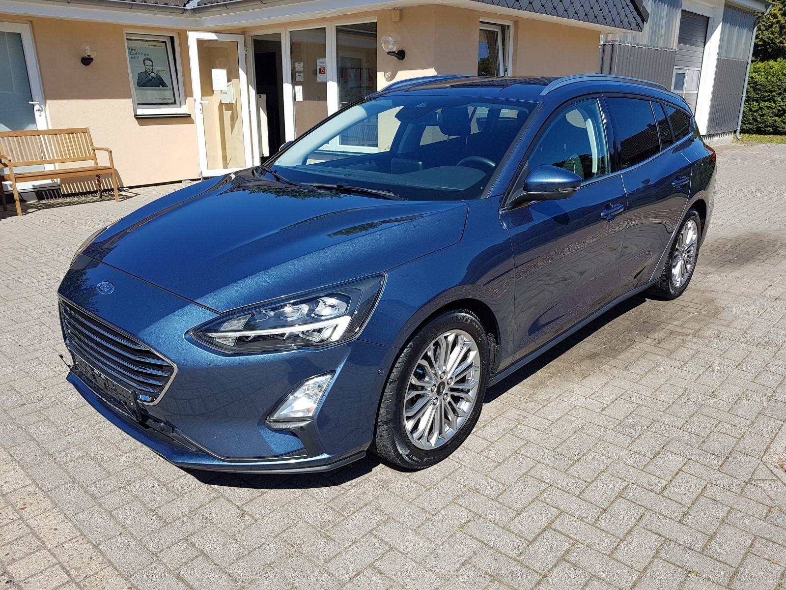 Ford Focus Turnier Titanium  LED  AHK  NAVI  KAM  APP
