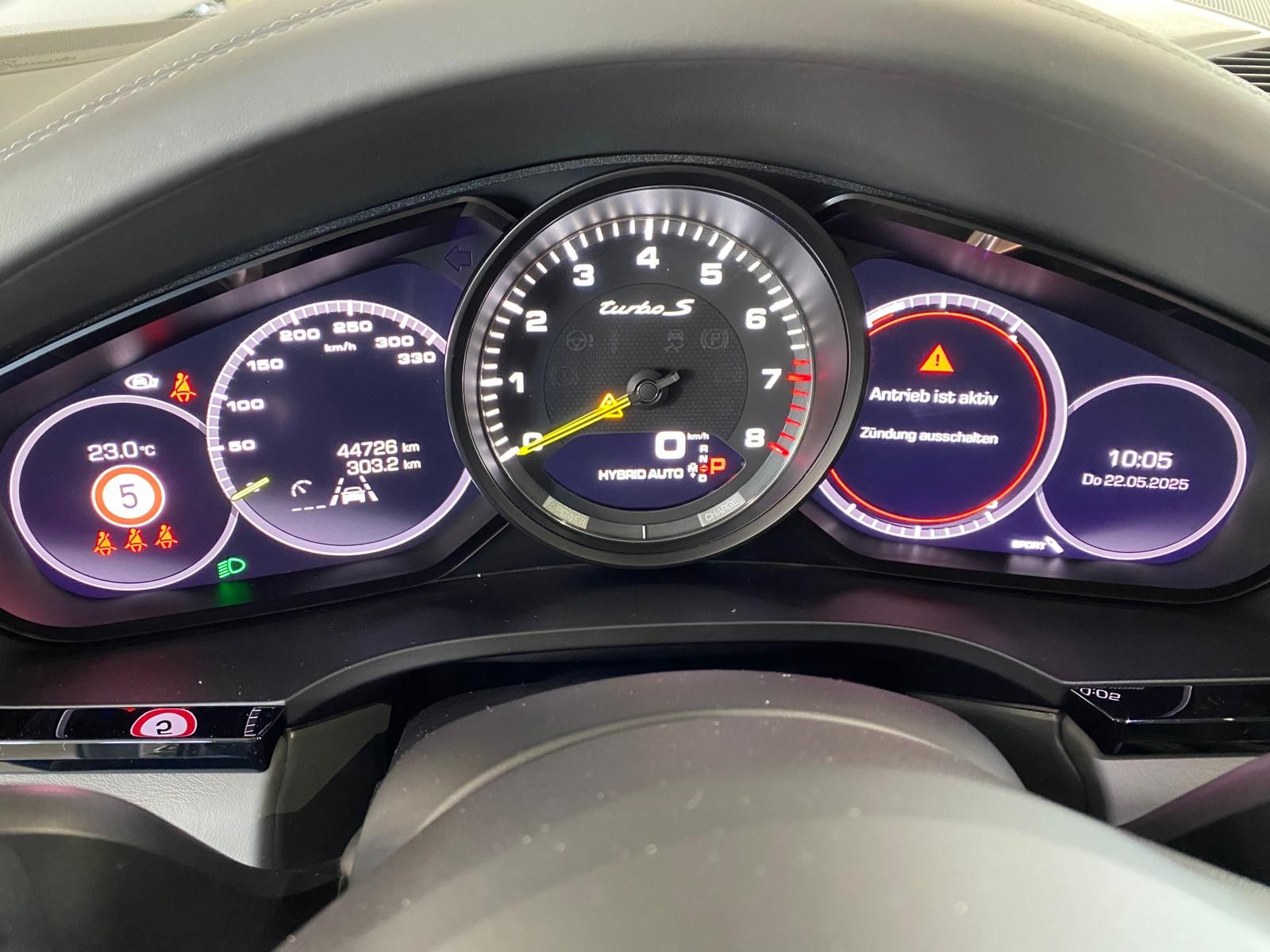 Fahrzeugabbildung Porsche Cayenne Turbo S E Hybrid/Pano/HUD/Matrix/22´/BUR