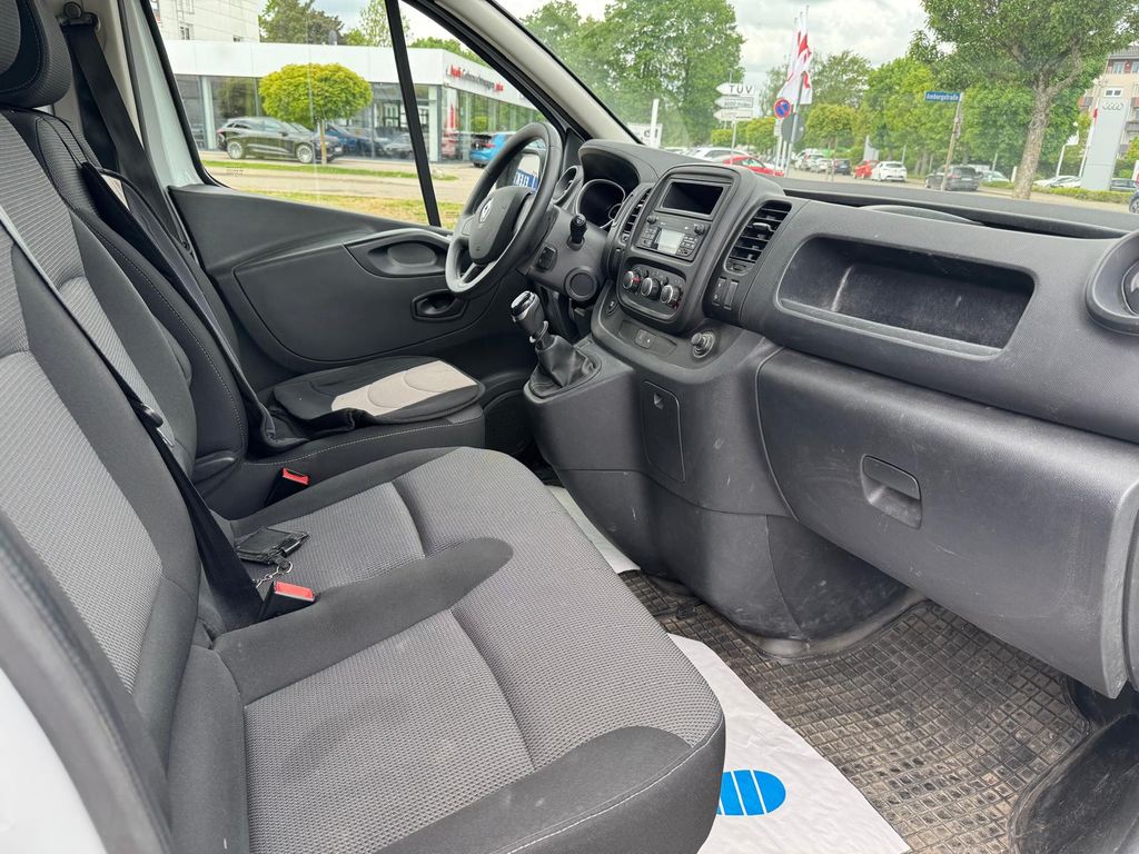 RENAULT Trafic 19