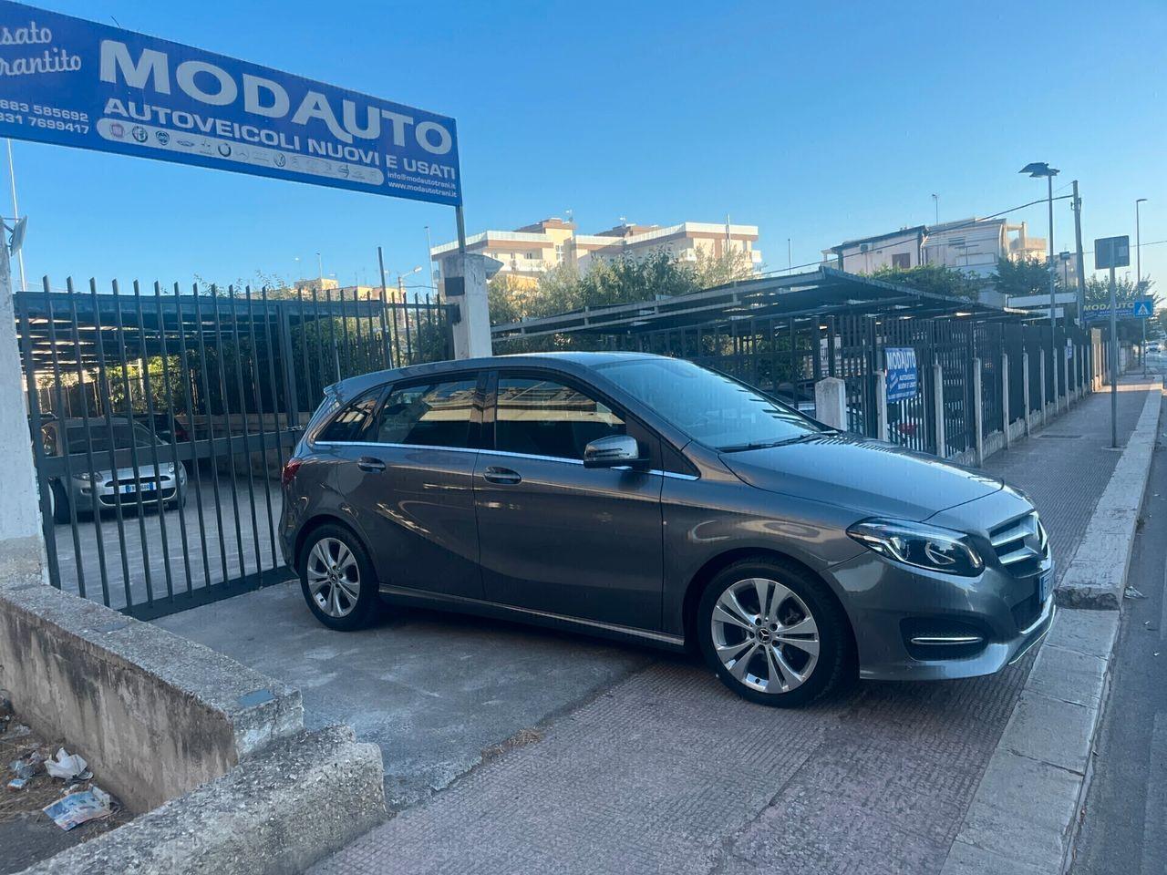 Mercedes-Benz B 180