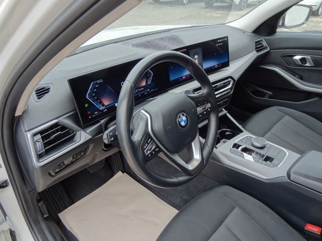 Fahrzeugabbildung BMW 318d/1.Hd/Curved/Navi/AHK/150PS/LED/115TKM/