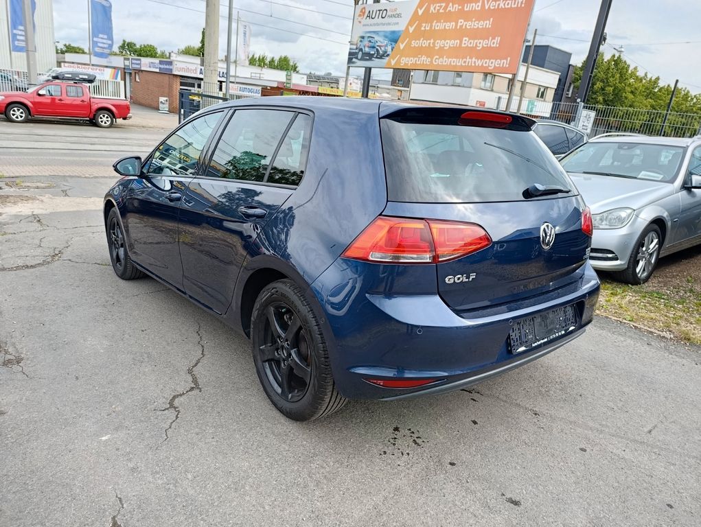 Volkswagen Golf VII Lim. PARK-A*SITZ-H*KLIMA-A*TÜV+INSP NEU