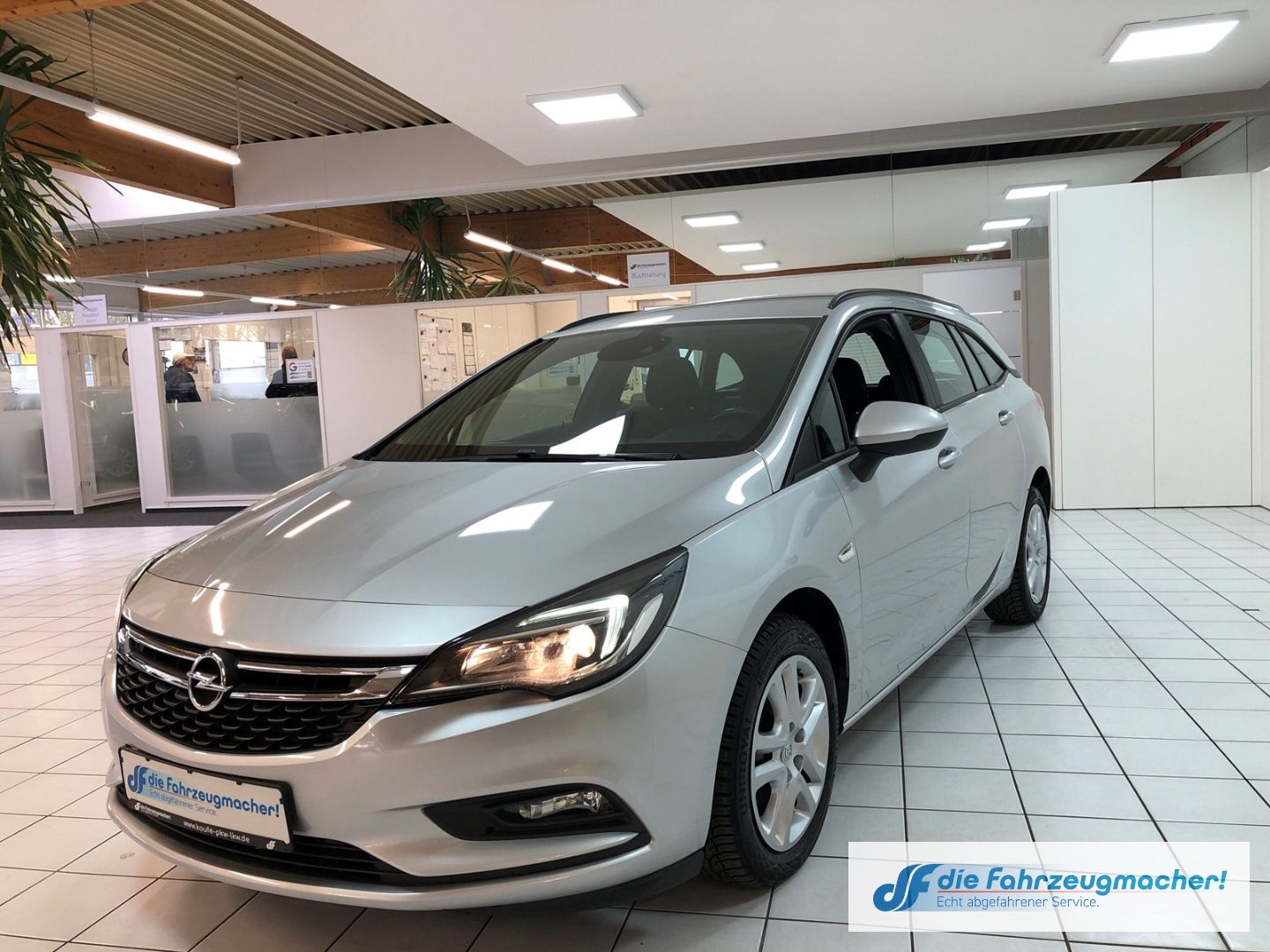 Fahrzeugabbildung Opel Astra K Sports Tourer Edition 1.4 Turbo Navi App