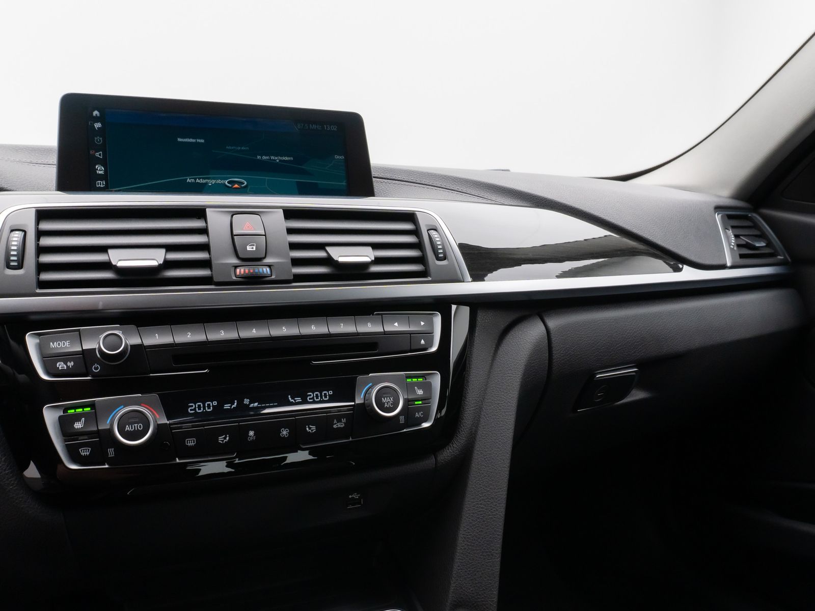 Fahrzeugabbildung BMW 320d Luxury Line Kamera HUD HiFi Stop&Go Komfort